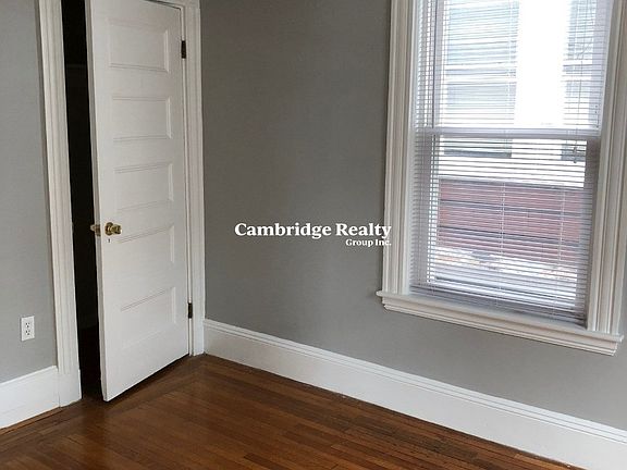 3rd image of 122 Calumet St #2T