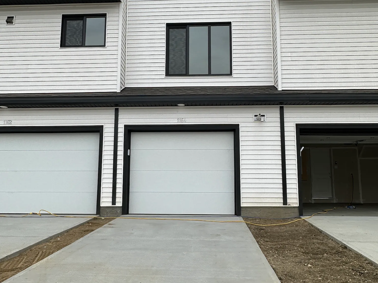 (PN 0053) Modern Living in the Heart of Aster - Brand New 2 Bed + Den Townhouse! — Photo 3
