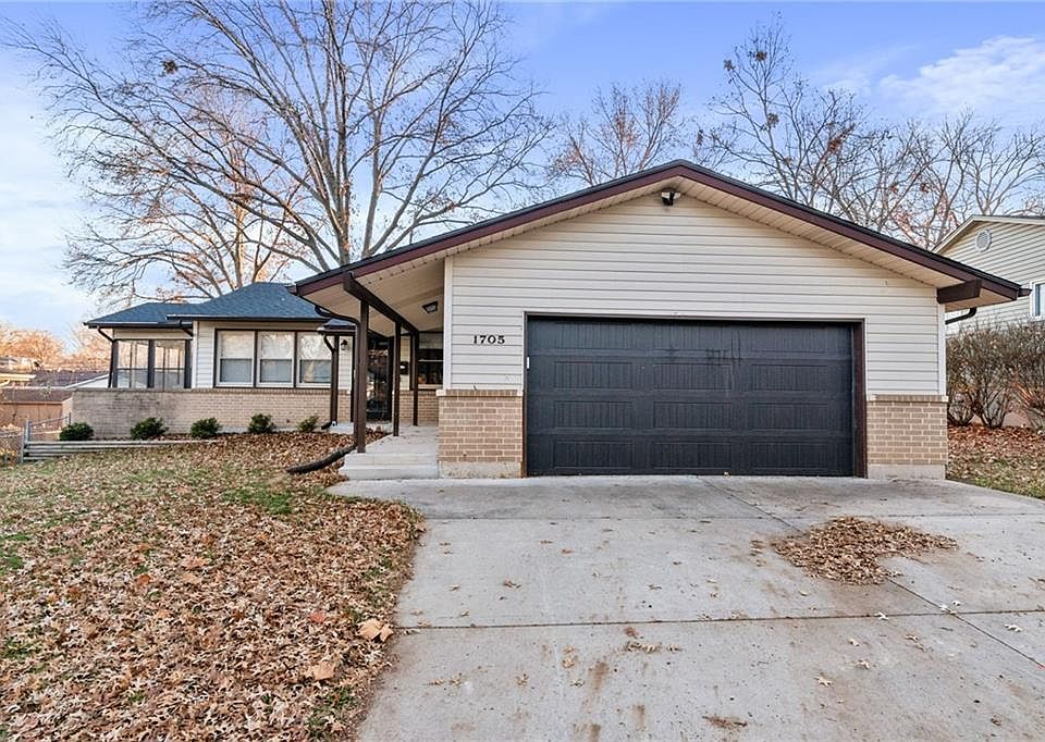 1st image of 1705 NE 68th Pl