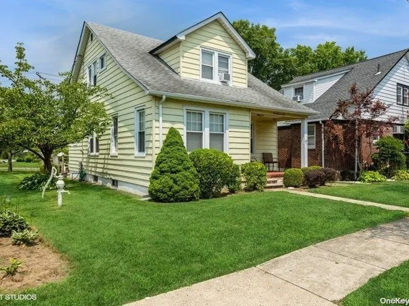 101 Stewart Street, Floral Park, NY 11001