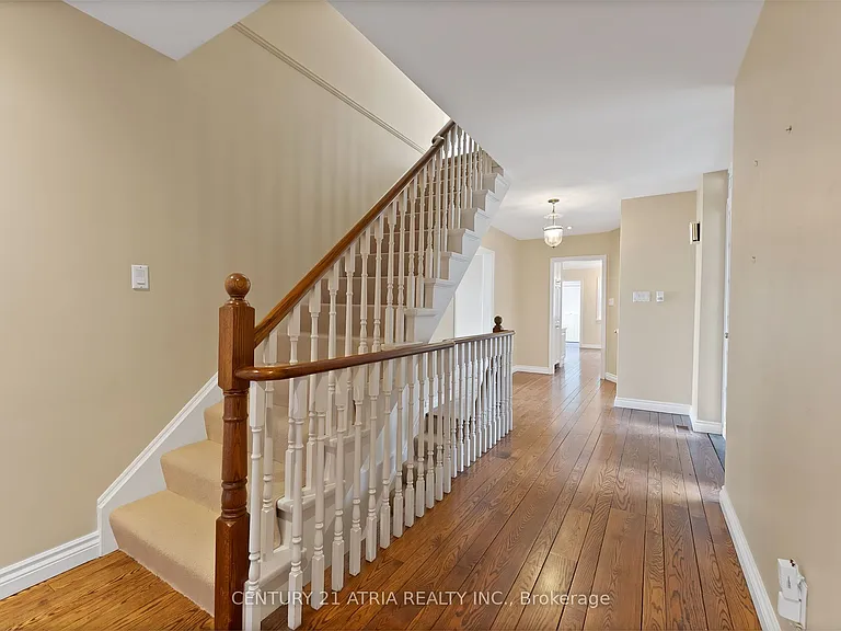5 Hill Cres — Photo 19
