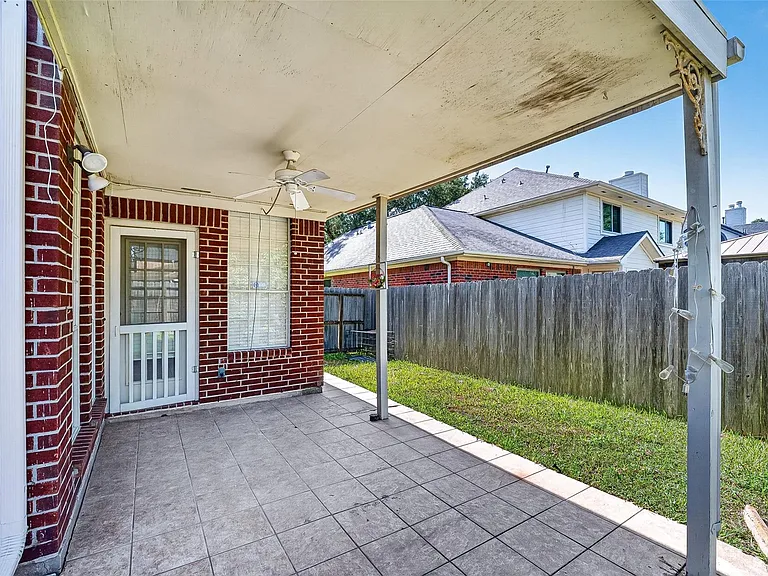 2411 Charter Oaks Ct — Photo 26