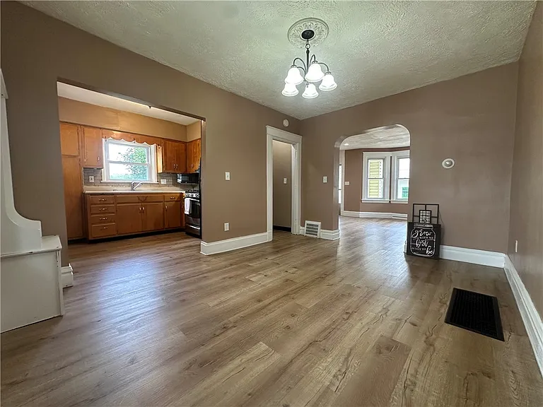 431 W Wayne St — Photo 9