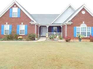 1426 Shiloh Oak Dr, Loganville, GA 30052