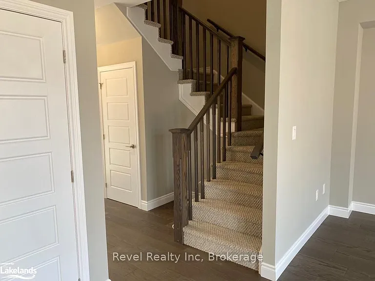 1050 Wright Dr — Photo 8