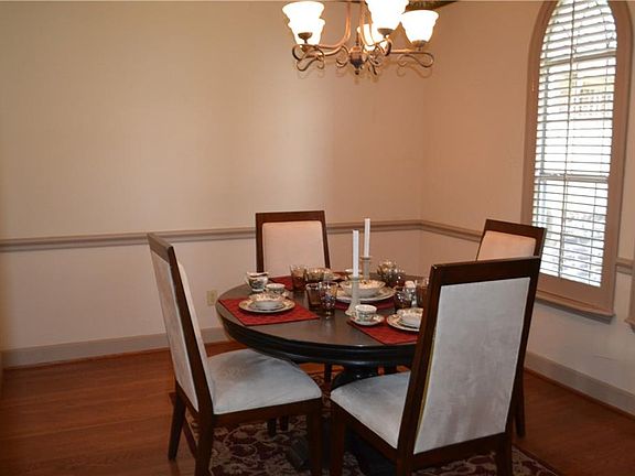 3rd image of 208 Briarwood Ln