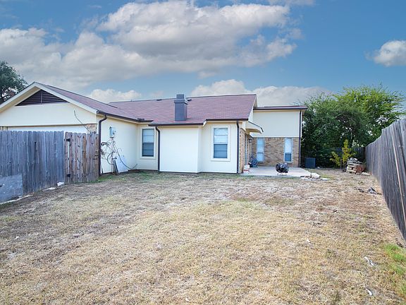3rd image of 3016 Royal Oaks Dr