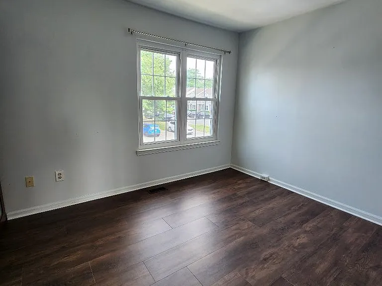 216 Saint Johns Sq #216 — Photo 1