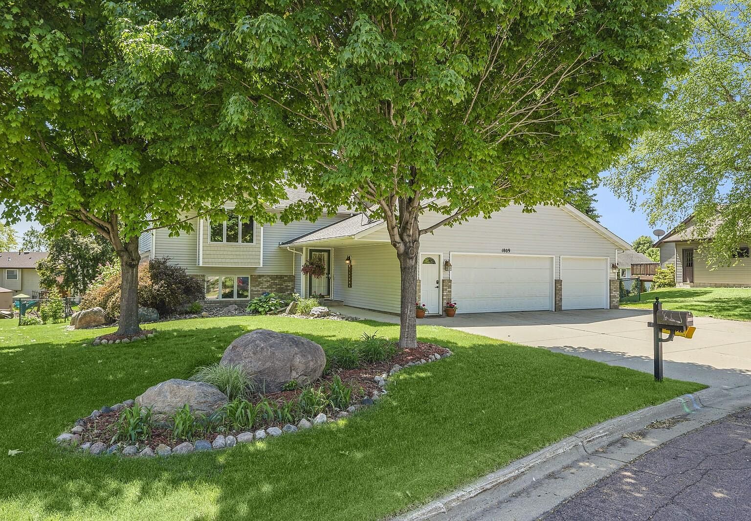 1809 Birchwood Ct, Faribault, MN 55021 Zillow