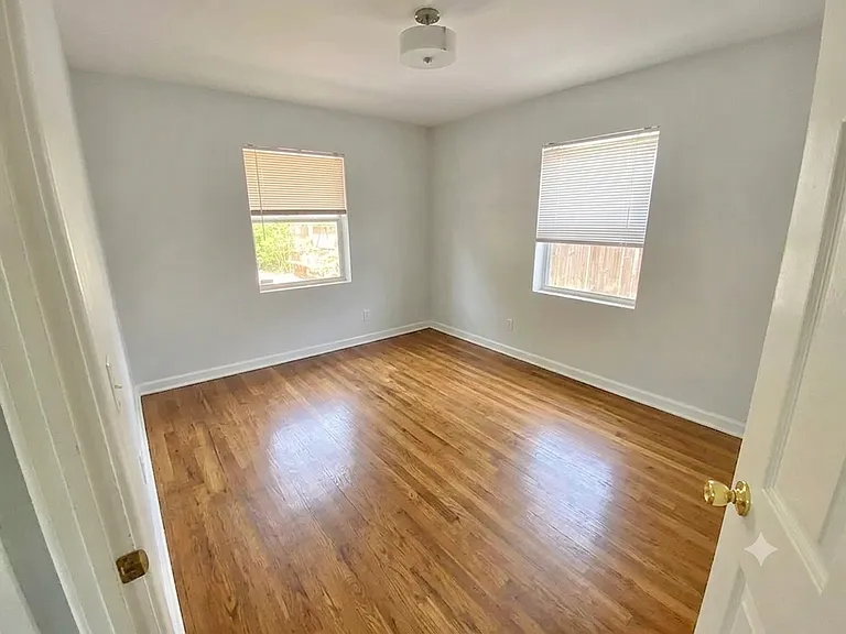 37 W Preston St — Photo 9