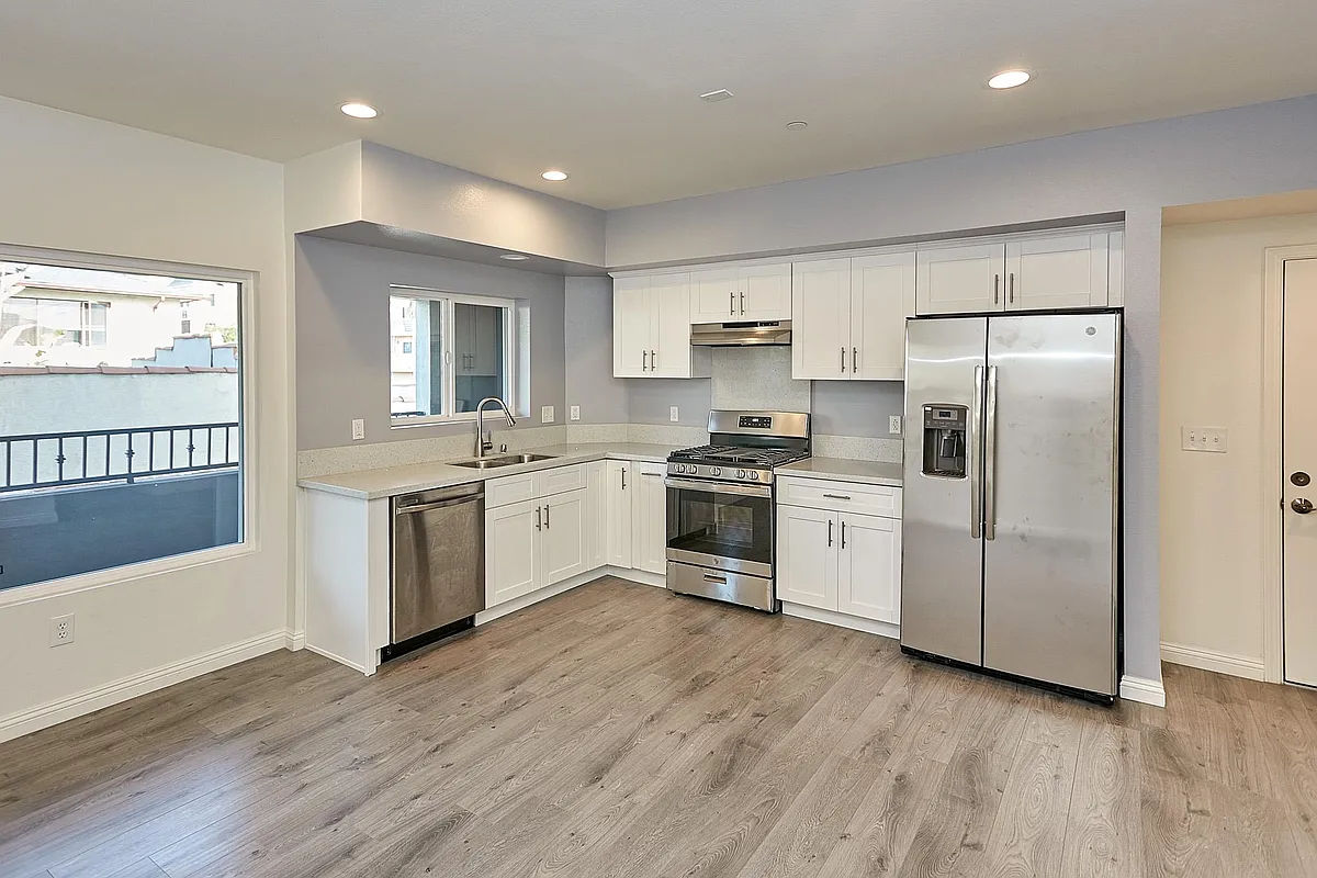Building Photo - 407 N Ardmore Ave #201