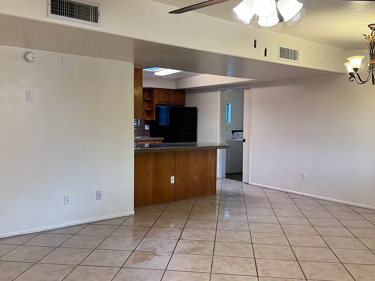 1524 W Saint Clair St — Photo 3