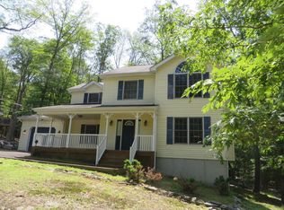 718 Dundee Rd, Bushkill, PA 18324