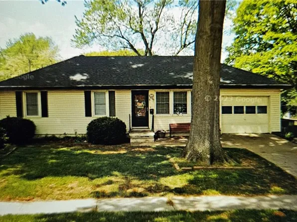 202 SW Pinnell Dr, Lees Summit, MO 64081