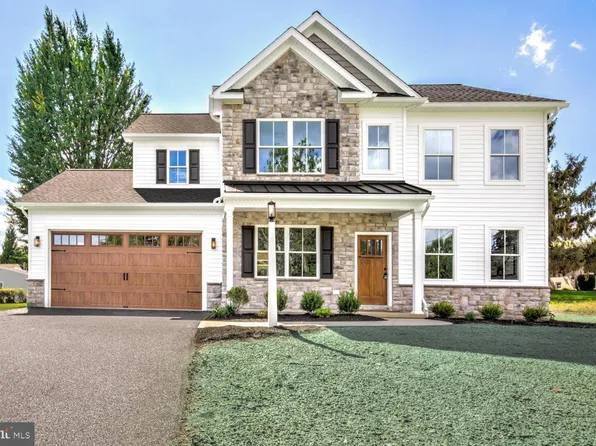 332 Edgemont Dr, Willow Street, PA 17584