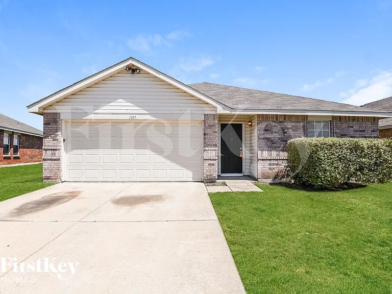 1317 Castle Ridge Rd — Photo 1
