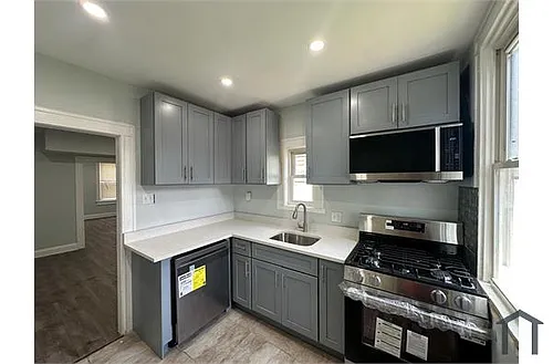3045 Mathews St Photo 1