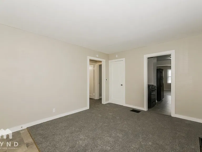 2021 N Drexel Ave — Photo 12