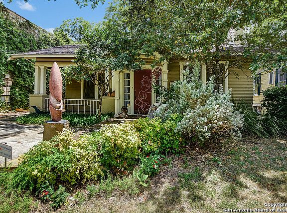 3rd image of 434 E Huisache Ave