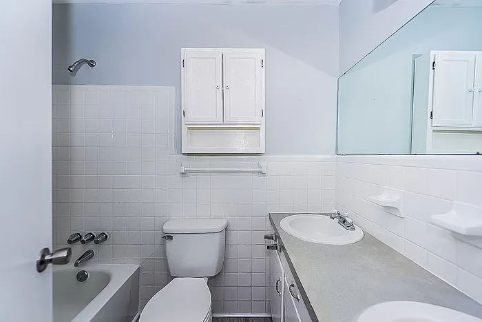 21 Newport Dr — Photo 6