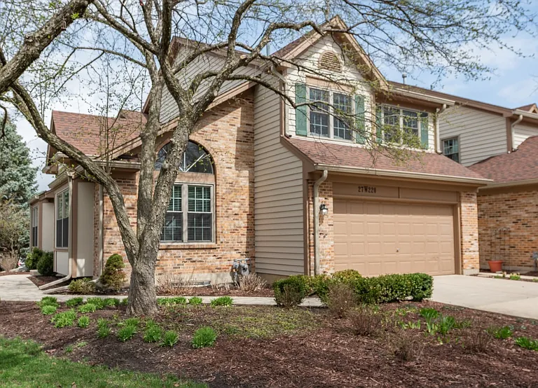 27W220 Chelsea Cir — Photo 1