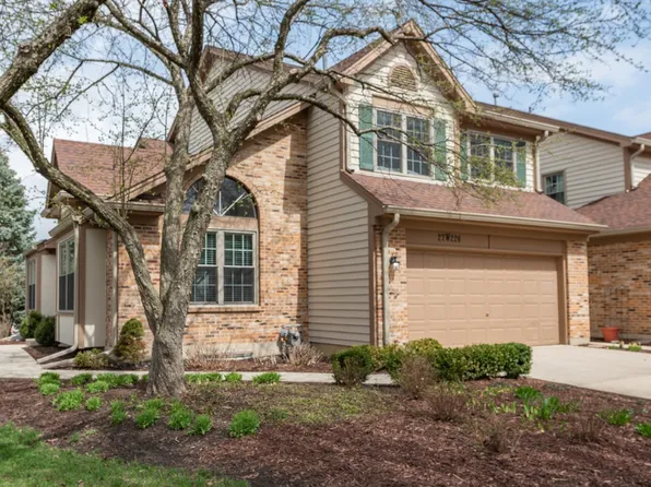 27W220 Chelsea Cir, Winfield, IL 60190