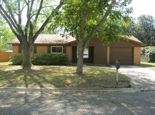 126 Parkview Dr, Luling, TX 78648