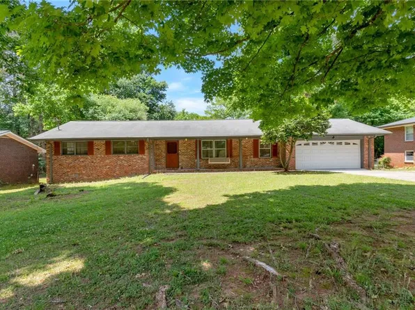1289 Renee Dr SW, Lilburn, GA 30047