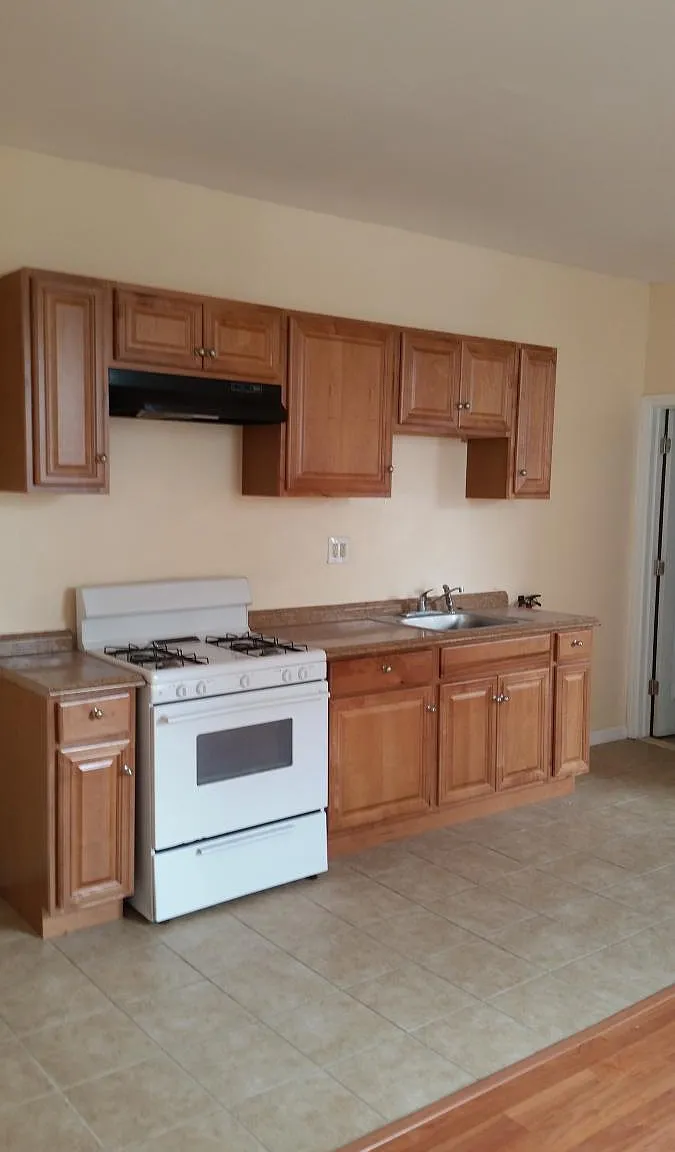 728 Cortlandt Street — Photo 4