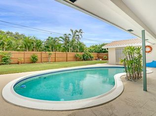 320 NE 3rd Ct, Boca Raton, FL 33432
