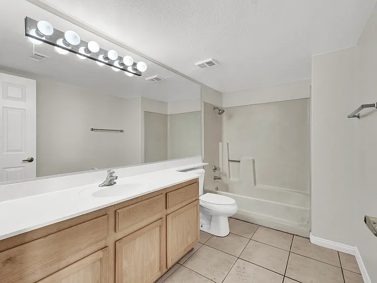 #GuardianRealty 2974 Juniper Hills #102 Las Vegas Condo Rental guest bathroom_08072025