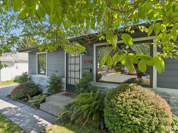 10910 NE Knott St, Portland, OR 97220