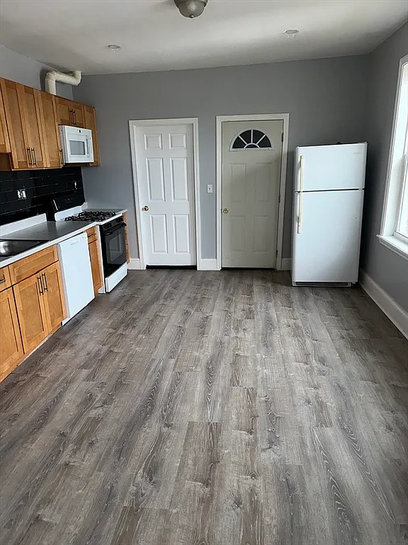 4 bed, 1.0 bath, $3,500 — Photo 1