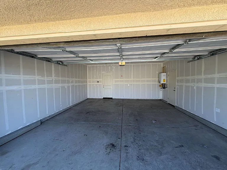 4476 Lindsey Ln — Photo 6