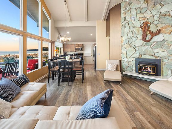 4th image of 1417 Beach Dr