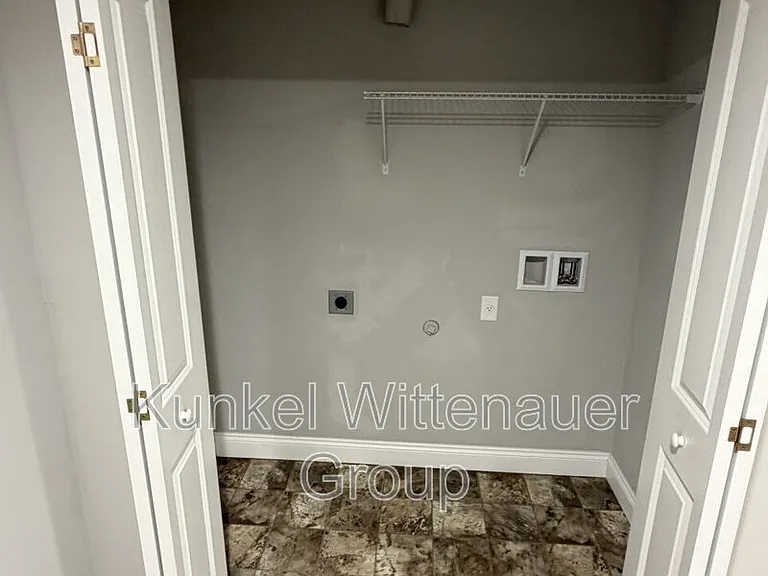 8401D Allied Way — Photo 7