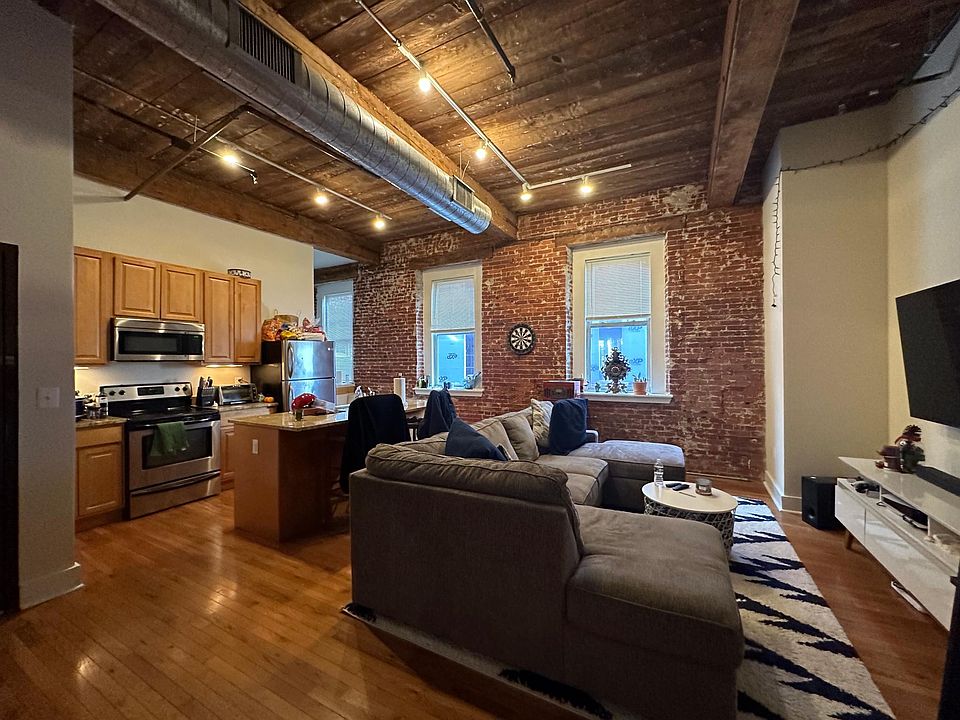 1st image of 21 E Columbia Ave APT 209