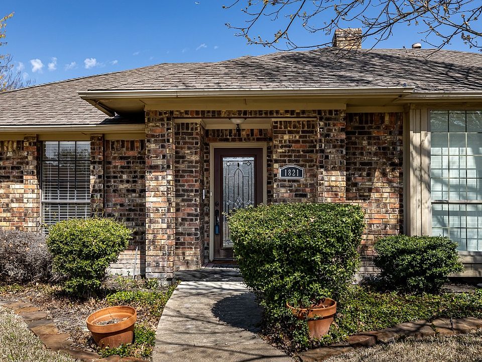 1821 Royal Crest Dr Garland Tx 75043 Zillow