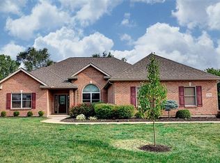 2795 Meadowpoint Dr, Troy, OH 45373