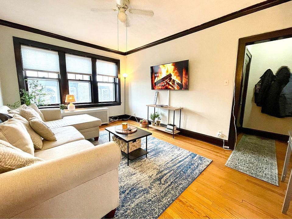 1st image of 4443 N Leavitt St #3