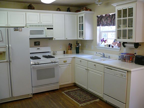 4th image of 619 Dogwood Dr