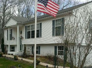 122 High Ridge Rd, Dingmans Ferry, PA 18328