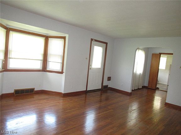 4th image of 4625 Yarmouth Ln