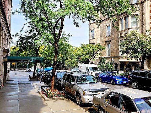 4th image of 330 W 76th St APT 3B