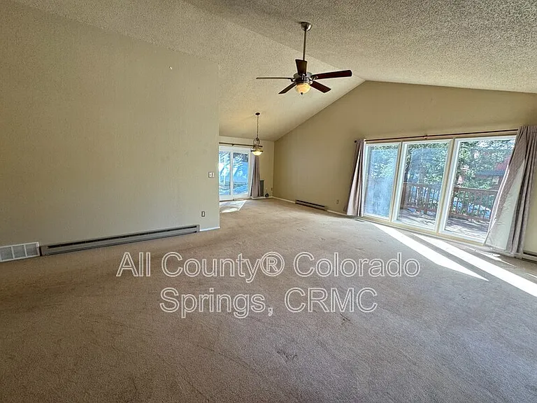 931 Kings Crown Rd — Photo 11