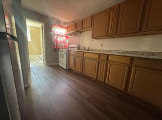 90 E 21st St #3, Bayonne, NJ 07002