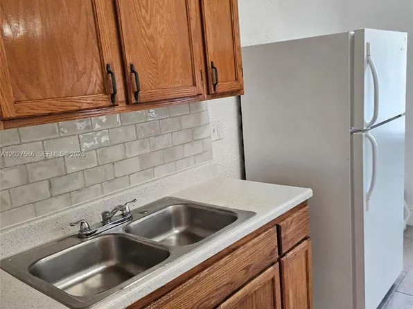 709 NE 4th Ct APT 2, Hallandale Beach, FL 33009