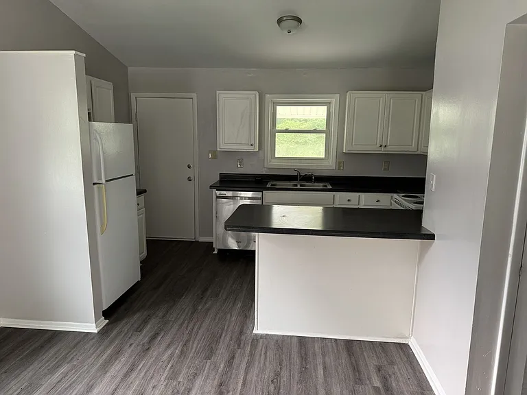 109 Twin Wood Dr — Photo 3