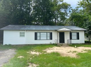 713 N Davis Dr, Warner Robins, GA 31093