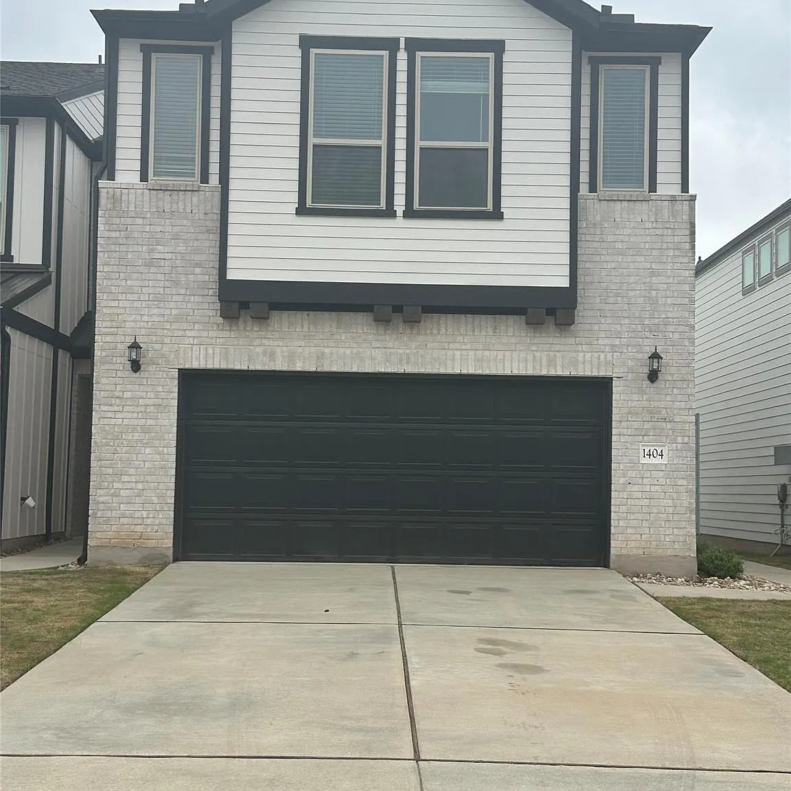 3 bed, 2.5 bath, 1977 sqft, $2,400 — Photo 1